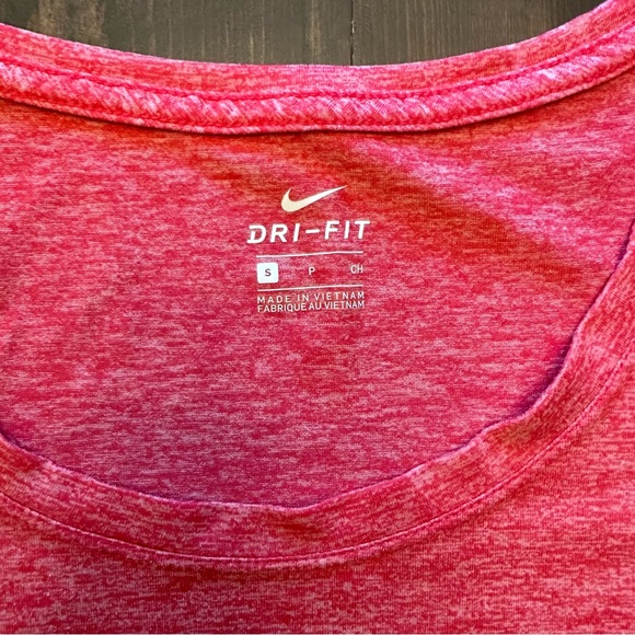 Nike dri-fit women’s red athletic t-shirt - Picture 3 of 5